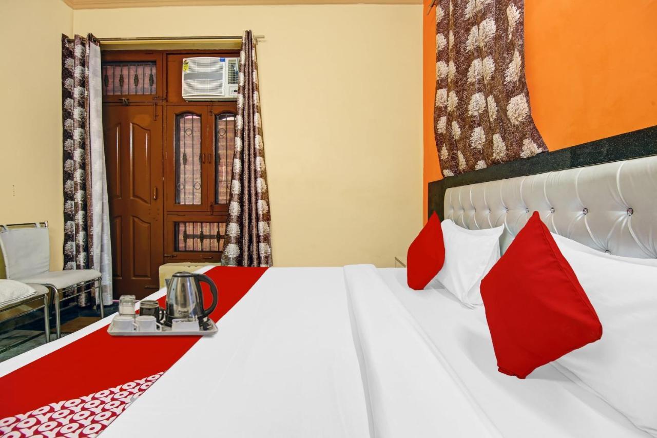 Oyo Galaxy Plaza Hotel Газиабад Екстериор снимка