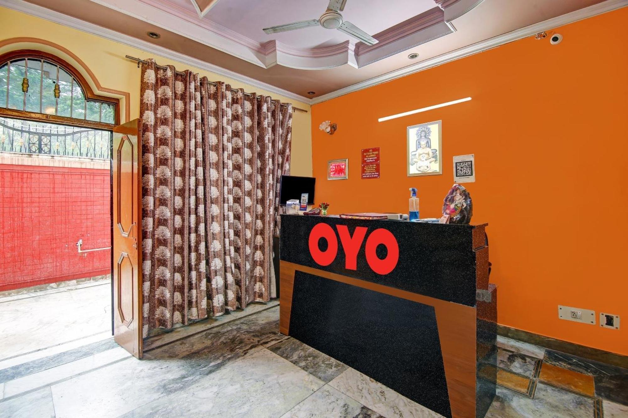 Oyo Galaxy Plaza Hotel Газиабад Екстериор снимка